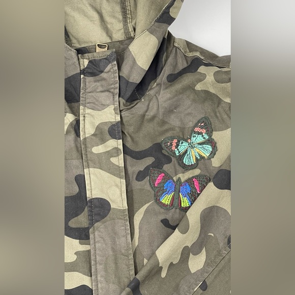 Love Tree Camouflage Long-Sleeve Hooded Jacket With Butterfly Patches - Picture 4 of 6